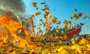 Upacara Adat Bakar Tongkang